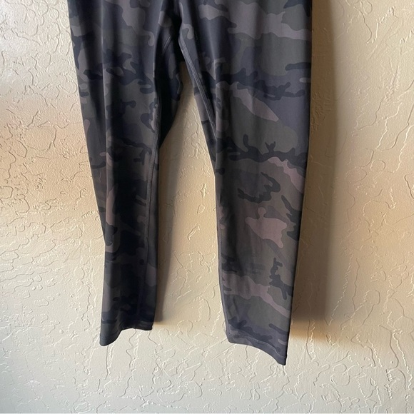 Zyia Active Lux Camo High Rise Cropped Leggings Size 2 Forrest Camo Athletic - Picture 8 of 10